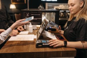 Faire la caisse dans un magasin | ACS/BOE